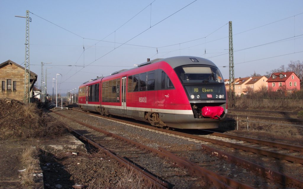 642 617 erreicht am 28. Januar 2011 als Regionalbahn von Bamberg nach Ebern den Bahnhof Breitengbach auf Gleis 1.