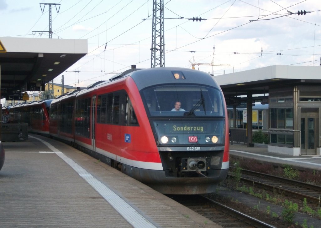 642 619 und 2 weitere Desiros verlassen am 28.Mai 2012 den Nrnberger Hbf Richtung Abstellgruppe.