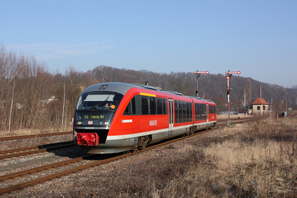642 630 als RB 26367 von Meien nach Leipzig bei der Einfahrt in den Bahnhof Rowein. Fotografiert am 01.02.2012. 
