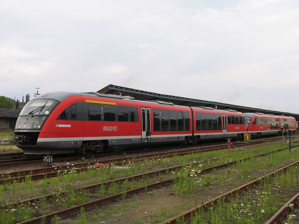 642 633-2 / 642 133-3 und eine weitere Desiro auf Bahnhof Zittau am 12-7-2007.