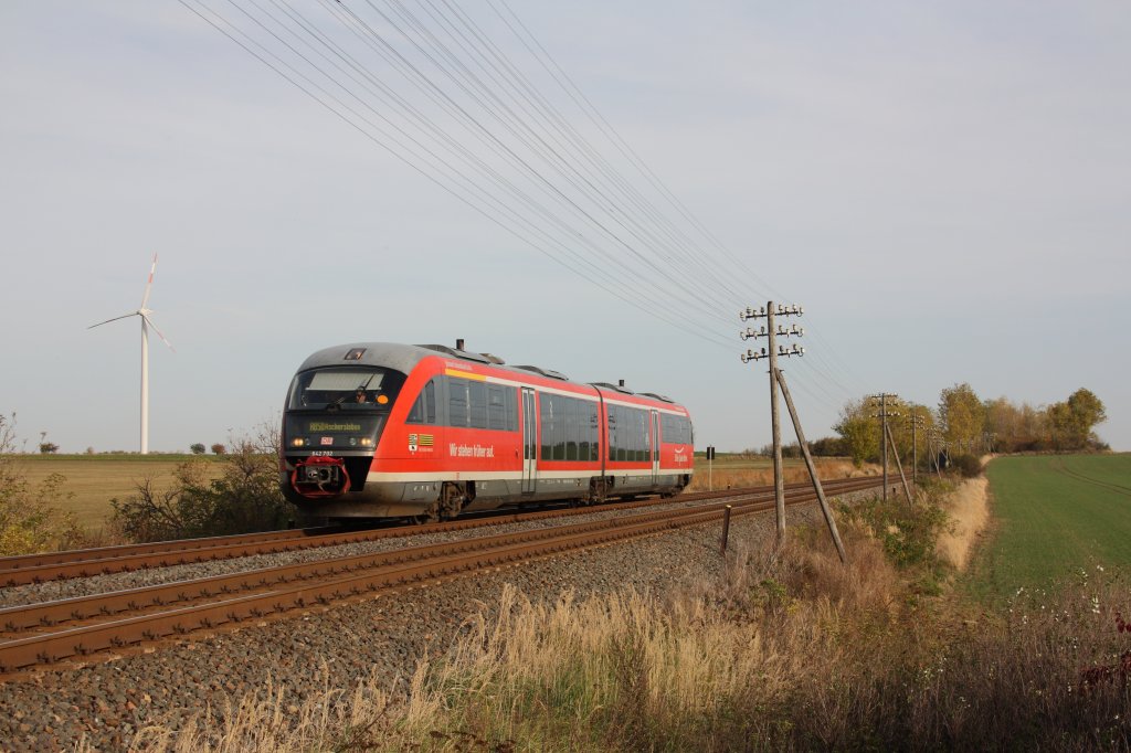 642 702  Johann Sebastian Bach  ist am 20.10.2012 als Regionalbahn von Dessau nach Aschersleben auf der KBS 334 unterwegs. Fotografiert zwischen Biendorf und Baalberge. 