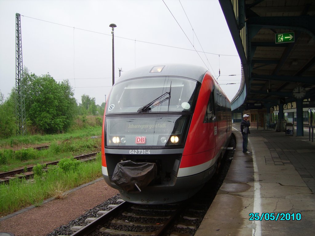 642 731-4 der Erzgebirgsbahn steht in Zwickau (Sachs) Hbf auf Gleis 8 nach Johanngeorgenstadt bereit.25.05.2010
