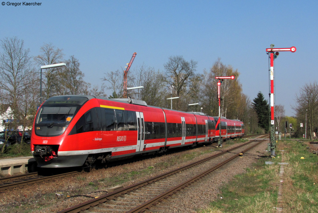 643 003  Knringen  und 643 *** erreichen als RB 28072 (Karlsruhe-Neustadt) den Bahnhof Kandel. Aufgenommen am 29.03.2011.