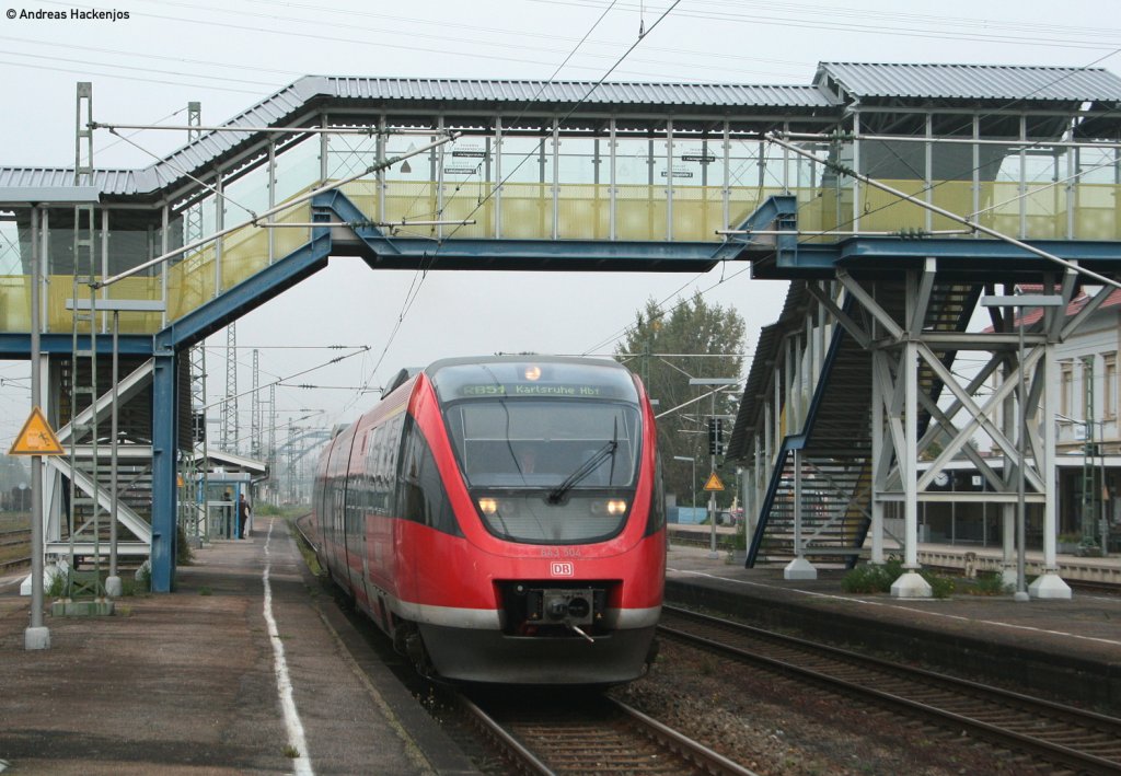 643 004-5 als RB 18515 (Neustadt(Weinstr)Hbf-Karlsruhe Hbf) bei der Abfahrt Wrth(Rhein) 7.10.10