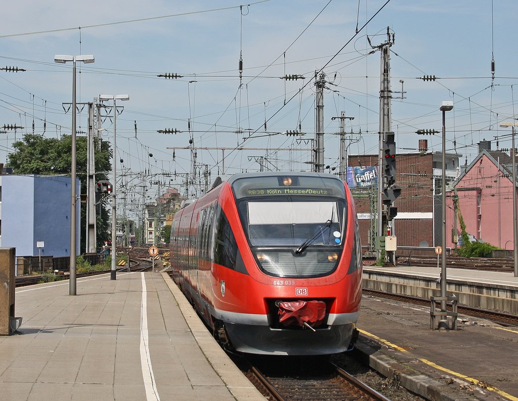 643 039 als RB38  Erft-Bahn  nach Kln Messe/Deutz bei der Einfahrt in Kln Hbf 6.8.09