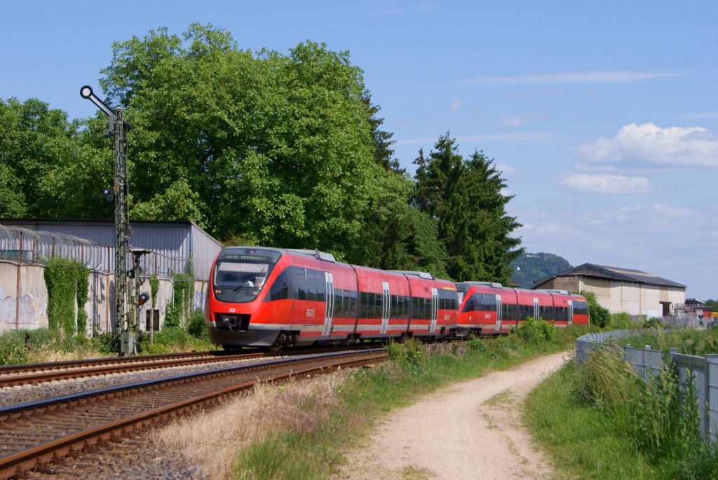 643 050 + 643 047 als RB 30 nach Ahrbrck bei der Einfahrt in Ahrweiler am 27.05.2012