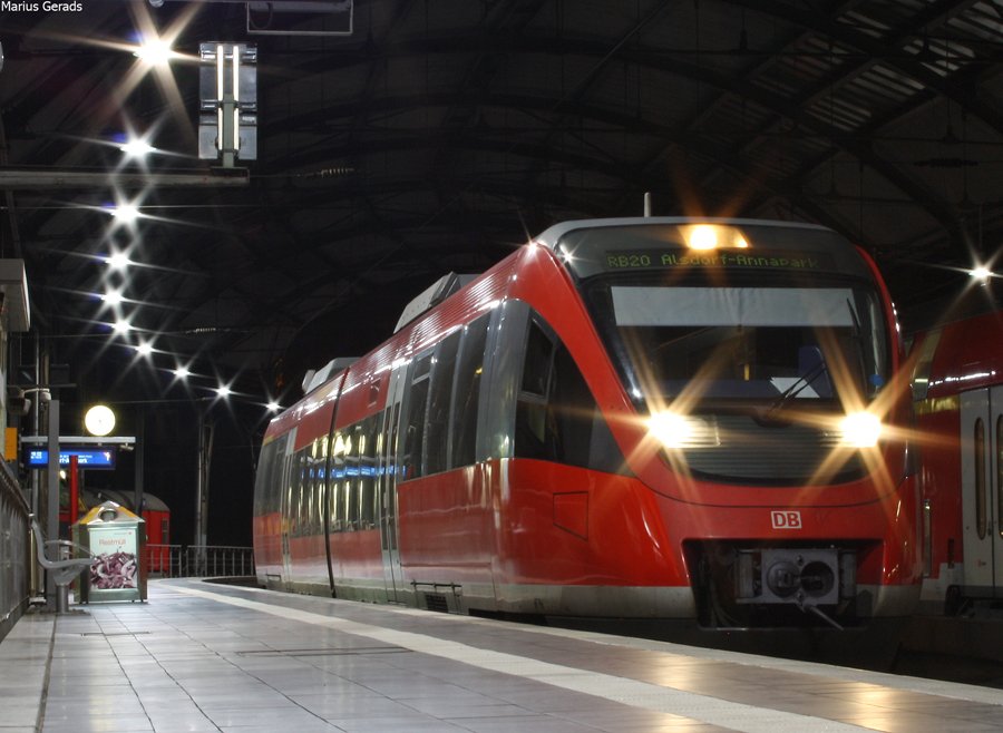 643 209 fhrt wie zu seiner Anfangszeit bei der Euregiobahn Aachen komplett ohne Folie herum, in Krze wird er allerdings wie wohl die meisten Talent aus Aachen wieder neu beklebt, somit hat die Zeit mit zerfetzen Folien im  Unicef-Lok Niveau  dann endlich ein Ende 21.11.09