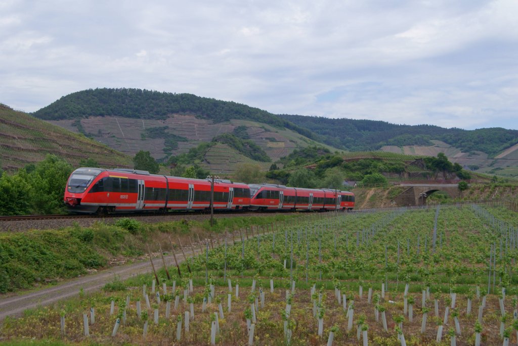 643 539 & 643 537 verlassen als RB 30 nach Ahrbrck den Bahnhof Mayscho am 27.05.2012