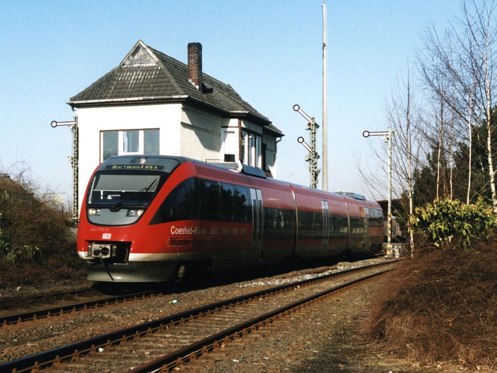 643 570-5 / 943 070-3 / 643 070-5 mit RB 33260 (RB 51 Westmnsterland-Bahn) Enschede-Dortmund (mit den Text  Coesfeld-Mnster ....) auf Bahnhof Coesfeld am 26-2-2003. Bild und scan: Date Jan de Vries. 