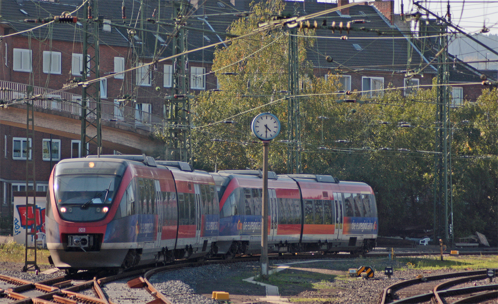 643 703-1 und 643 714-8 als RB20 nach Langerwehe/Stolberg-Altstadt bei der Einfahrt in Aachen Hbf, 9.10.10