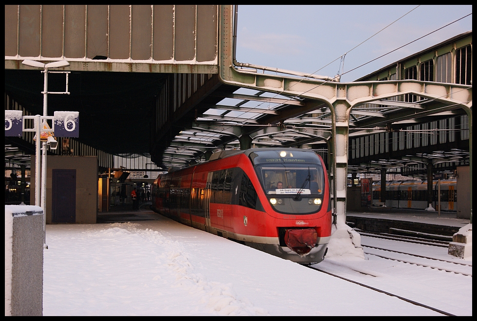 643 xxx verlsst am 17.12.2010 Duisburg Hbf in Richtung Xanten