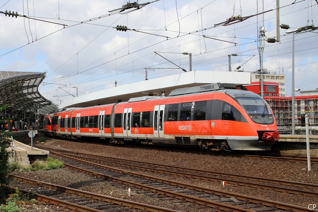 644 050 verlsst den Klner Hauptbahnhof Richtung Marienheide. (25.8.2010)