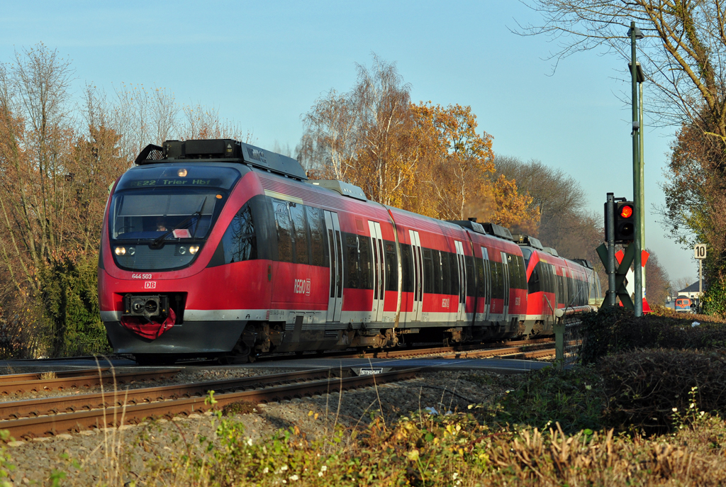 644 503 RE22 von Kln nach Trier fhrt durch Euskirchen - 21.11.2011
