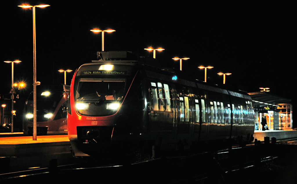 644 504 RB24 nach Kln-Messe/Deutz im Bf Euskirchen - 29.10.2010