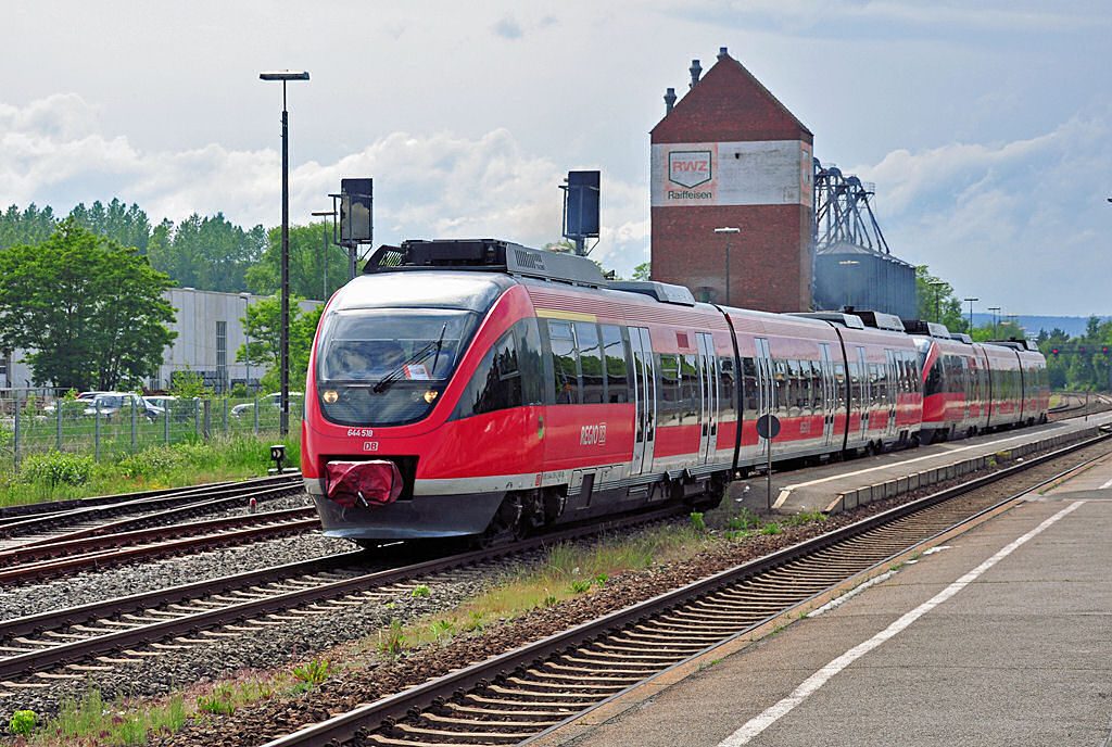 644 518 Talent der  Eifelbahn  verlt Bf Mechernich in Richtung Euskirchen - 09.06.2010
