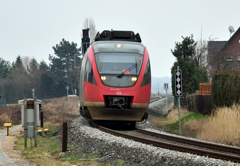 644 524 RB23 von Bonn nach Euskirchen kurz vor dem Bf Odendorf - 14.03.2012