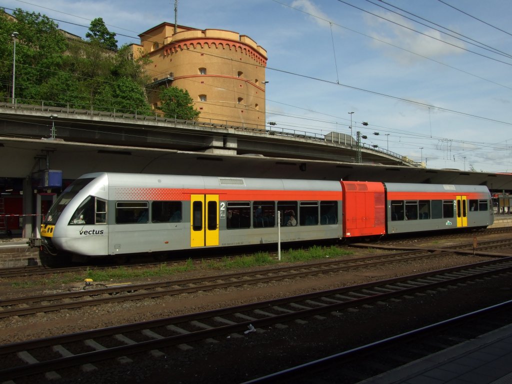 646 401-9 (95 80 0646 401-9 D-HEB)in Diensten der Vectus Verkehrsgesellschaft steht als VEC84411 nach Limburg zur Abfahrt bereit.Koblenz 5.5.2010