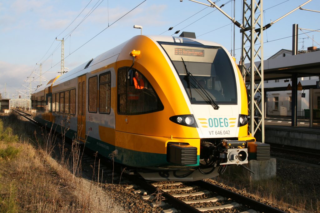 646.042 der ODEG im Bahnhof von Jterbog am 10.12.2011 auf einer Fahrt nach Berlin Wannsee