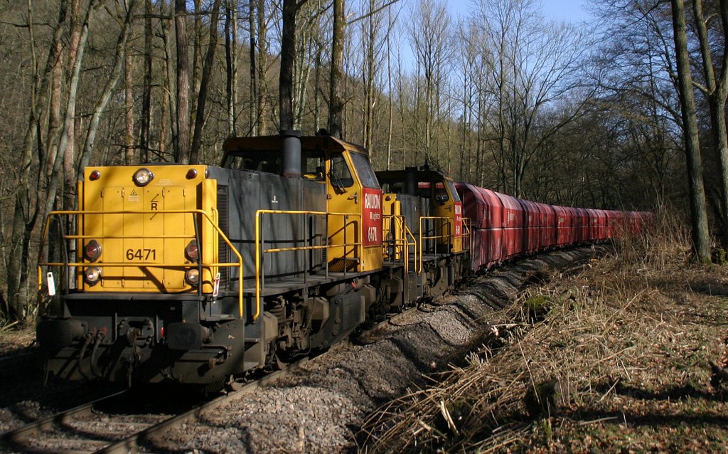 6471 und 6468 ziehen ihren Kalkzug am 6.3.11 durch das Angerbachtal