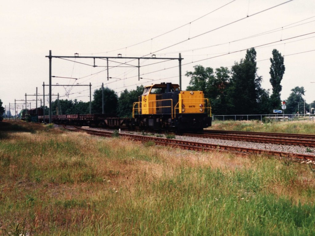 6478 mit Gterzug 59669 Leeuwarden-Zwolle bei Wolvega am 27-6-1994. Bild und scan: Date Jan de Vries.