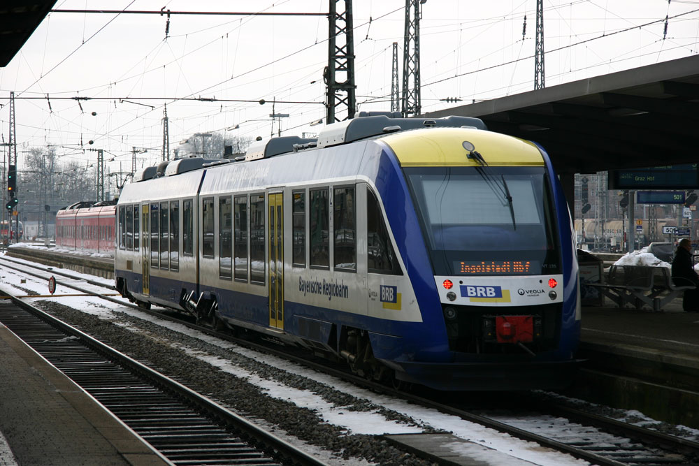 648 235 der Bayerischen RegioBahn verlsst Augsburg in Richtung Ingolstadt. 18.02.2012