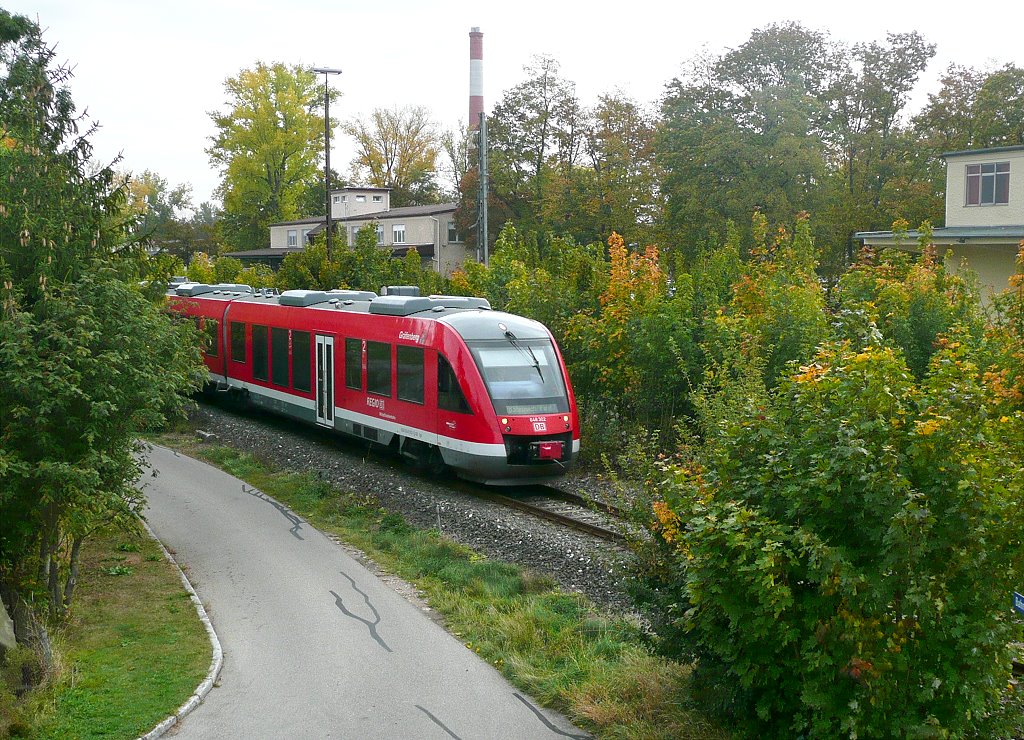 648 302 war am 5.10.11 westlich vom Illesheimer Bahnhof als RB nach Steinach unterwegs.