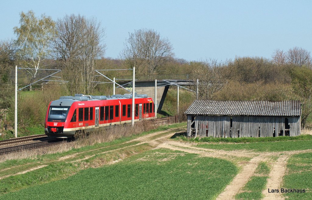 648 344 ist am 25.04.10 warscheinlich als berfhrungsfahrt von Hamburg nach Lbeck unterwegs. Aufgenommen in Altenfelde, nrdlich von Reinfeld (Holst.).