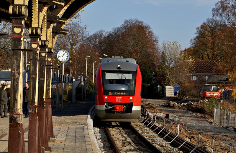 648 345 als RE nach Kiel am 15.11.2009 in seinem Endbahnhof Pln.