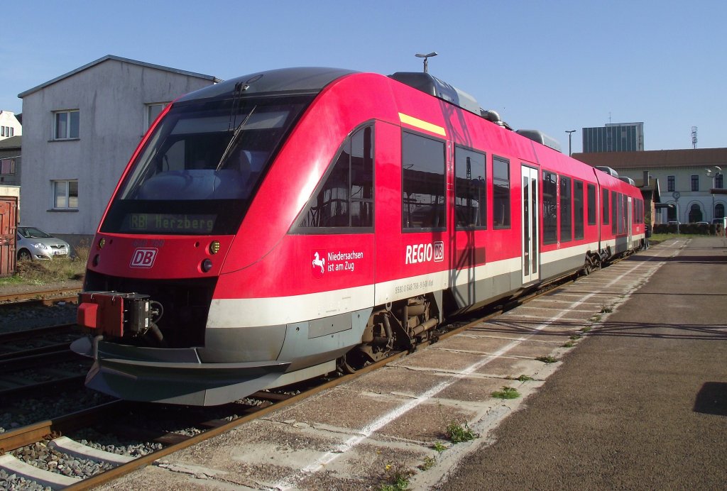 648 768 steht am 22. Oktober 2011 als RB nach Herzberg im Bahnhof Nordhausen.