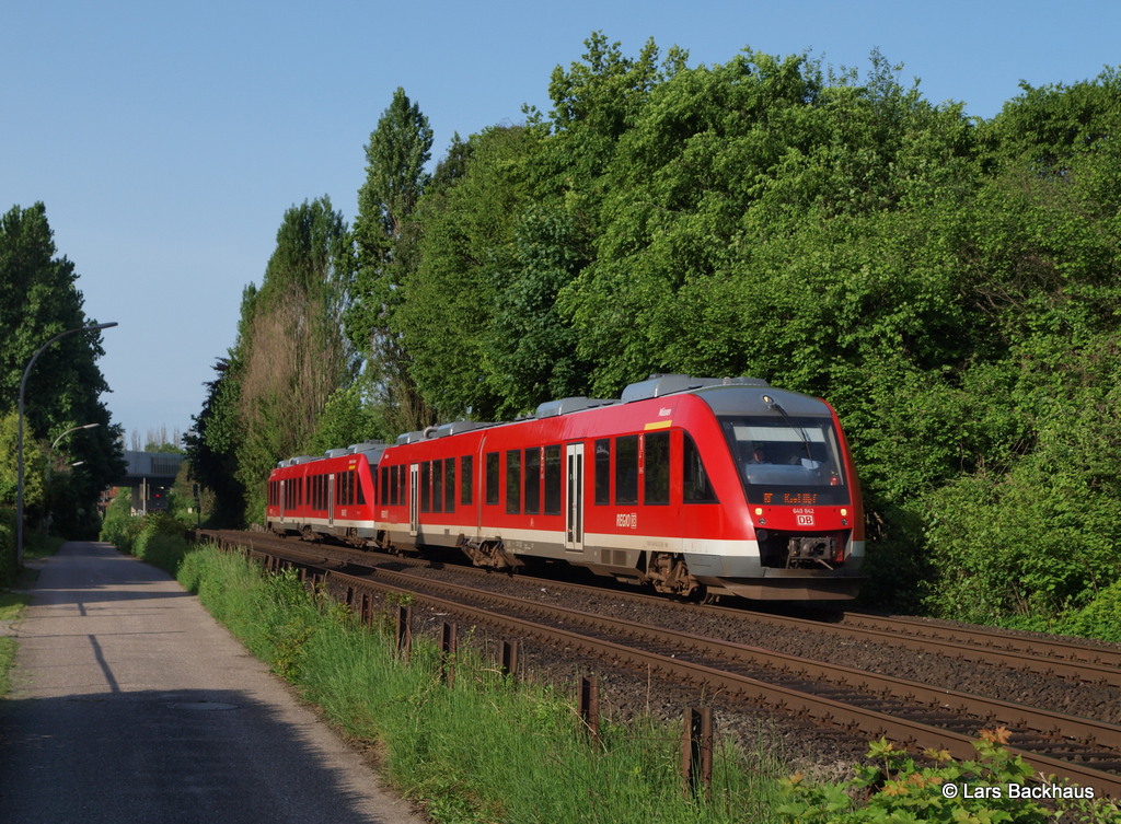 648 842 und 648 843 sind am 31.05.13 kurz vor Bad Schwartau als RE nach Kiel unterwegs.