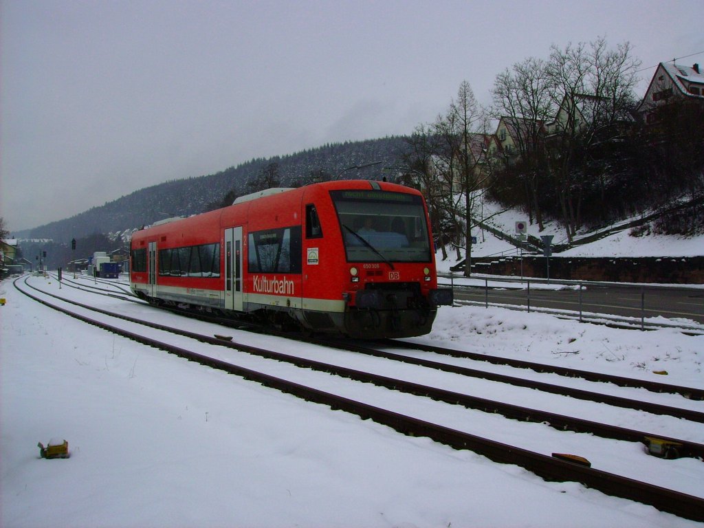 650 306-3 als Sperrfahrt unterwegs zum Haltepunkt Nagold Stadtmitte, ab dort wird er dann am winterlichen 15.02.2013 RB 22238 nach TPH fahren.