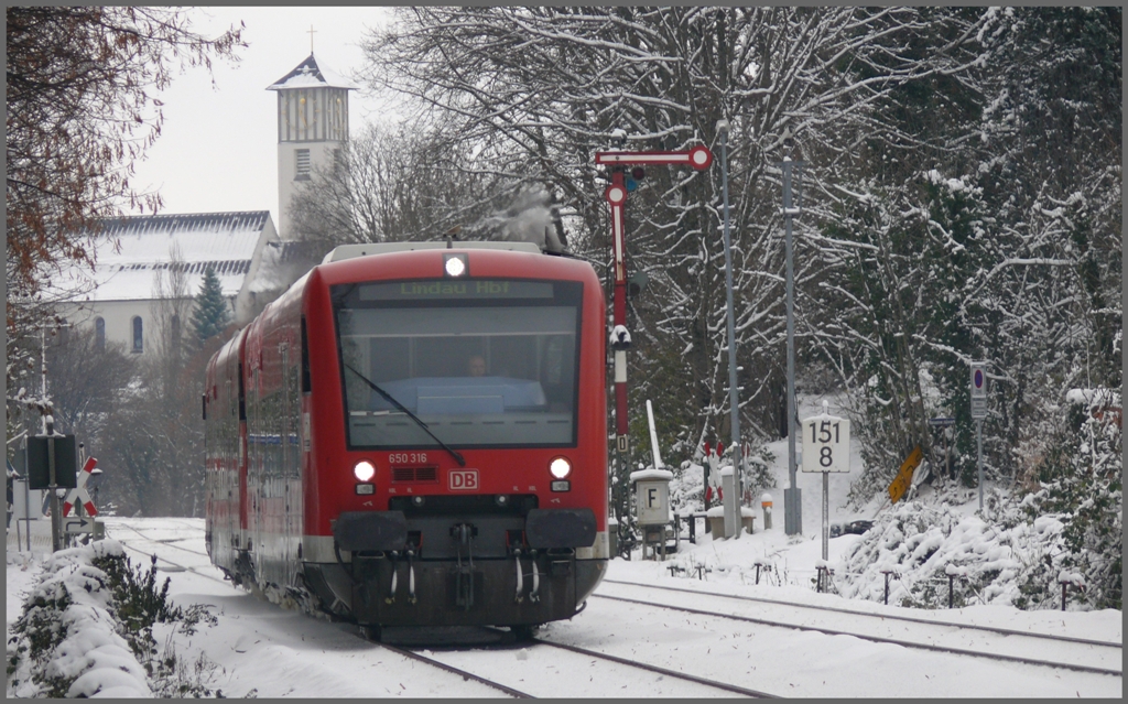 650 316 und 650 109 aus Friedrichshafen nhern sich Lindau Hbf. (02.12.2010)