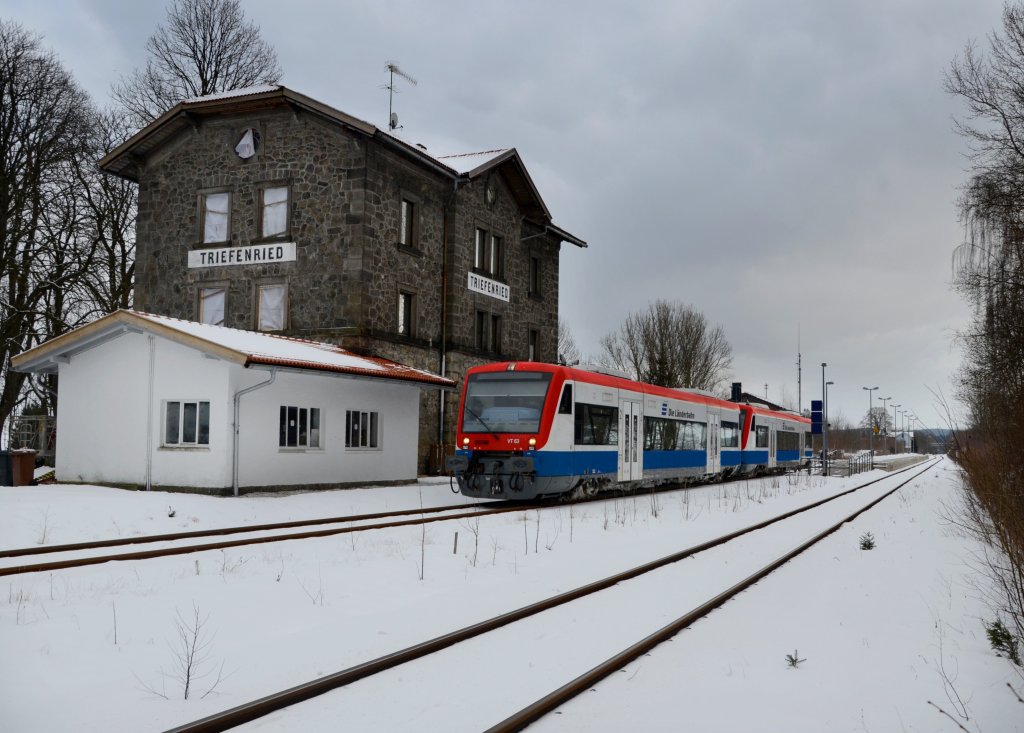 650 563 (VT 63) + 650 565 (VT 65) als RB nach Plattling am 10.02.2013 bei der Ausfahrt in Triefenried.