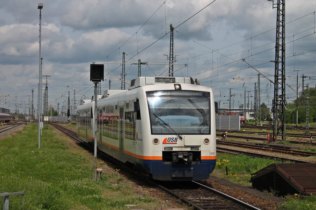 650 571-2 (OSB 509)  Oberhamersbach  zusammenm mit 650 574-6  Stadt Oppenau  bei der Bereitstellung am 10.05.2013 in Offenburg. Spter fahren sie zusammen als OSB nach Strasbourg (FR).