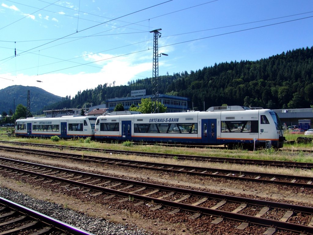 650 586 und ein weiterer 650 von der Ortenau-S-Bahn am 05.07.2008 in Hausach.