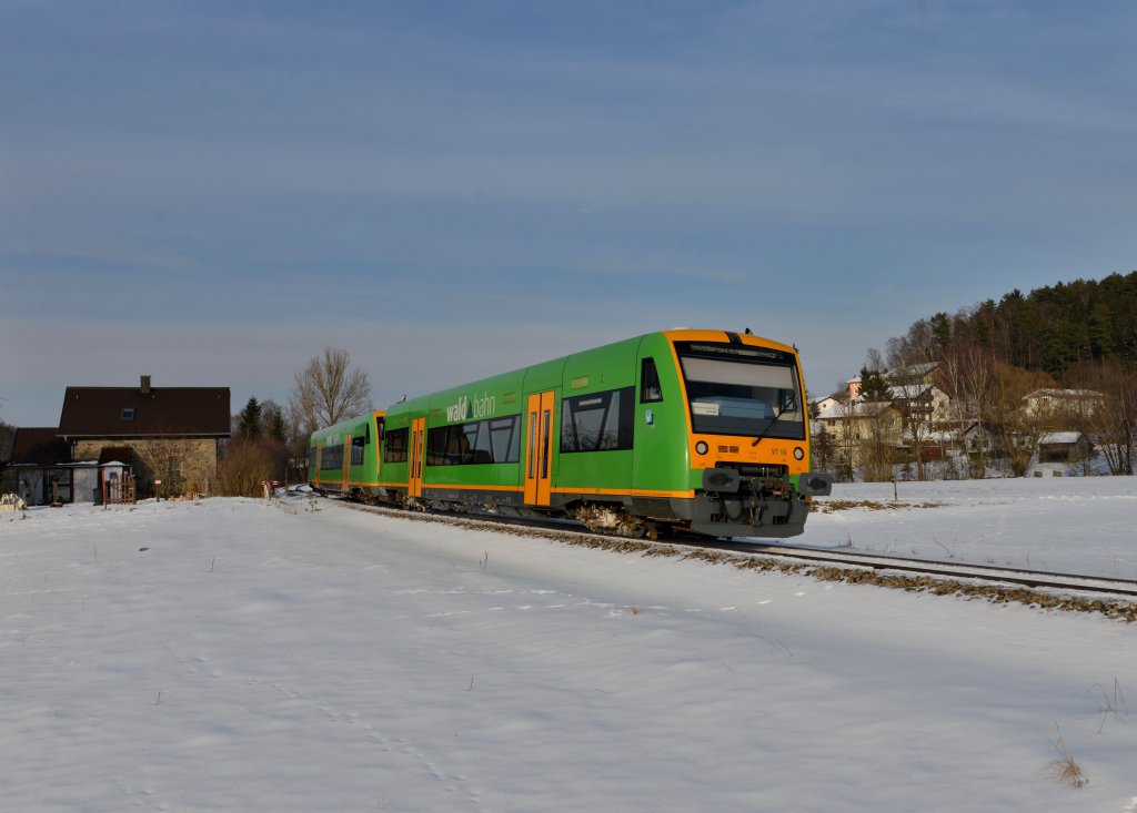 650 651 (VT 16) + 650 657 (VT 22) als RB nach Plattling am 11.02.2013 bei Gotteszell.