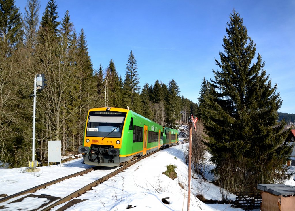 650 653 (VT 18) + 650 657 (VT 22) als RB nach Plattling am 29.12.2012 bei Bhmisch Eisenstein.