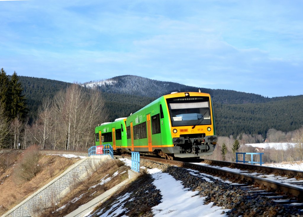 650 659 (VT 24) + 650 663 (VT 28) als RB nach Plattling am 01.01.2013 bei B�hmisch Eisenstein.