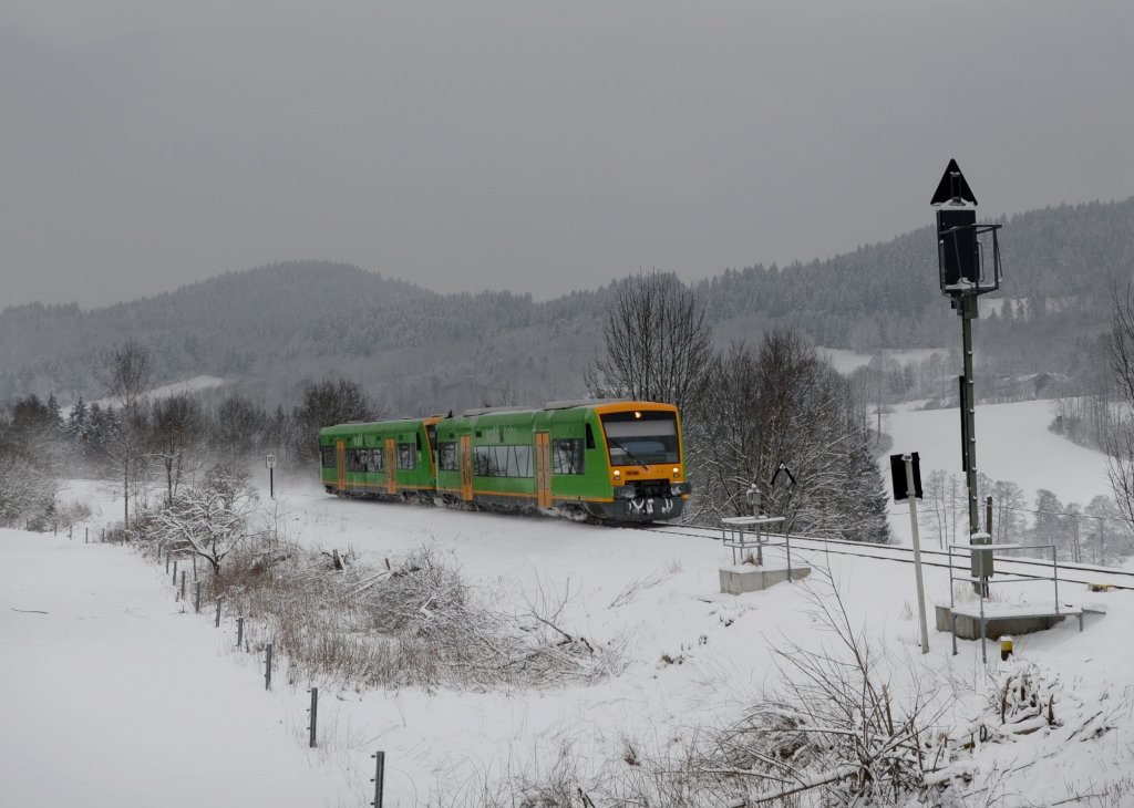 650 662 (VT 27) + 650 655 (VT 20) als RB nach Bayerisch Eisenstein am 17.01.2013 bei Triefenried.