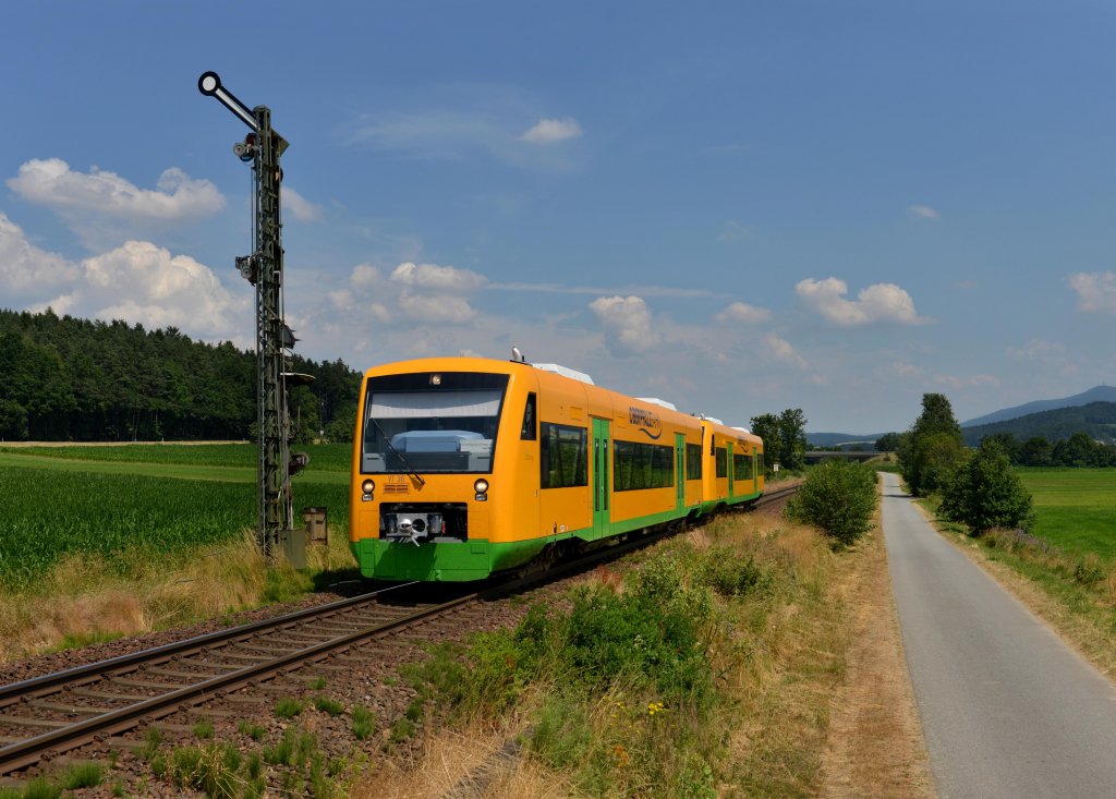 650 669 (VT 36) + 650 674 (VT 41) als RB nach Schwandorf am 18.07.2013 bei Kothmailing.