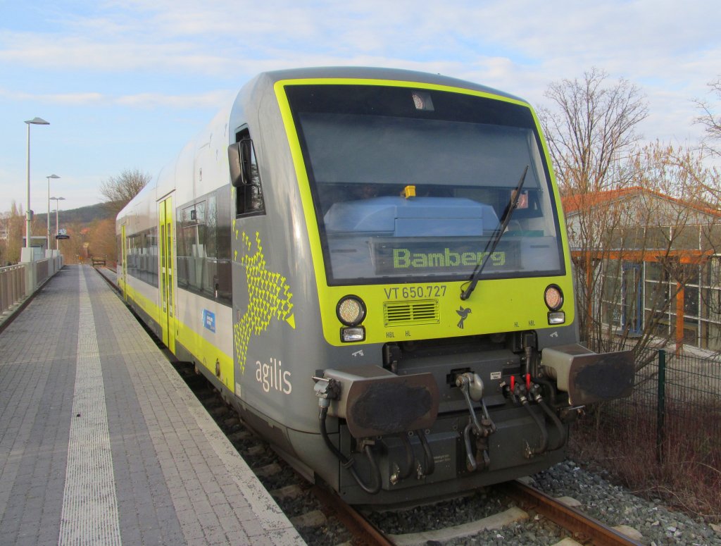 650 727 von Agilis steht am 24. Mrz 2013 als Ag nach Bamberg in Ebern.