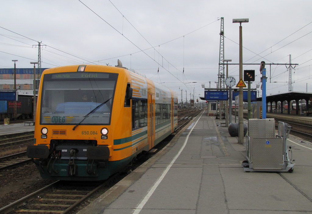 650.084 der ODEG steht am 13.03.2012 in Cottbus zur Abfahrt nach Forst bereit.