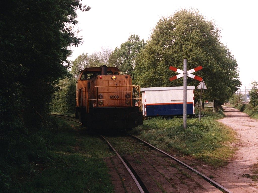 6508 mit eine bergabe nach die AKZO in Hengelo am 14-5-2001. Bild und scan: Date Jan de Vries. Bild und scan: Date Jan de Vries.