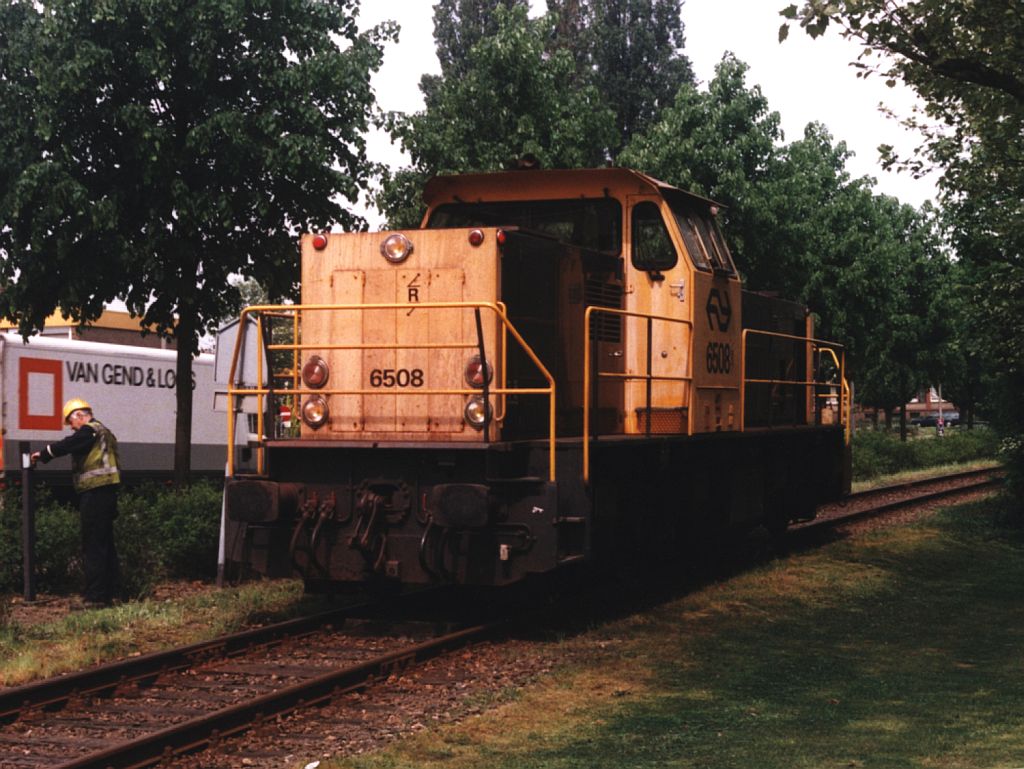 6508 mit eine bergabe nach die AKZO in Hengelo am 14-5-2001. Bild und scan: Date Jan de Vries. Bild und scan: Date Jan de Vries.