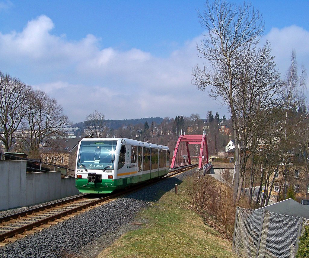654 041 (VT41) als VBG/VIA83115 in Klingenthal, 16.4.010. (Gru an den Tf!)