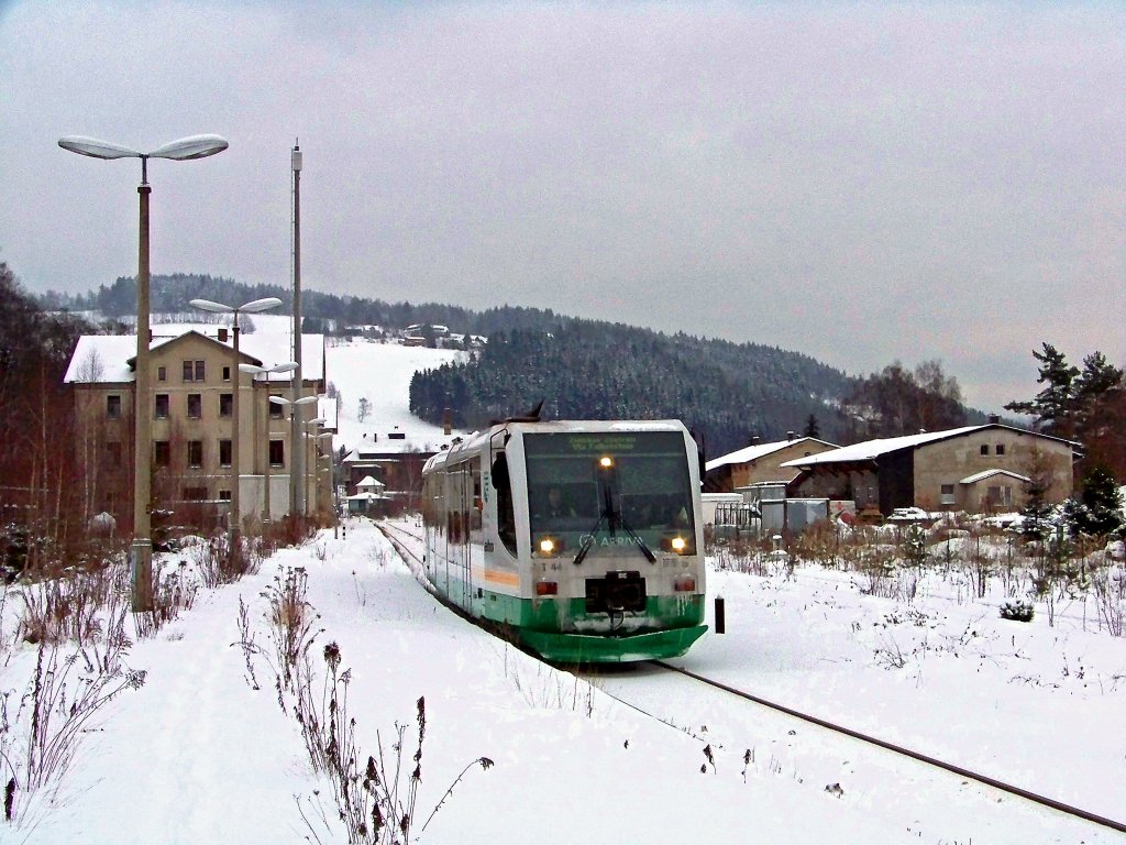 654 044 (VT44) als VBG83120 in Klingenthal, 10.1.010. (Gru an den Tf!)