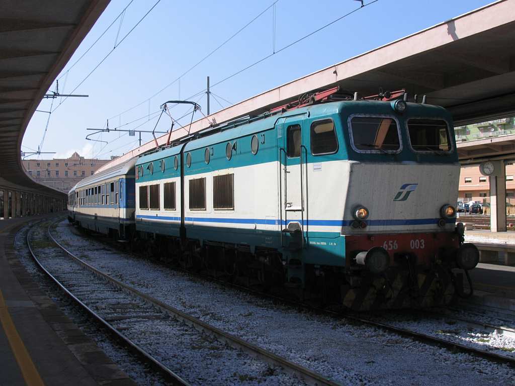 656 003 auf Bahnhof Palermo Centrale am 29-5-2008.