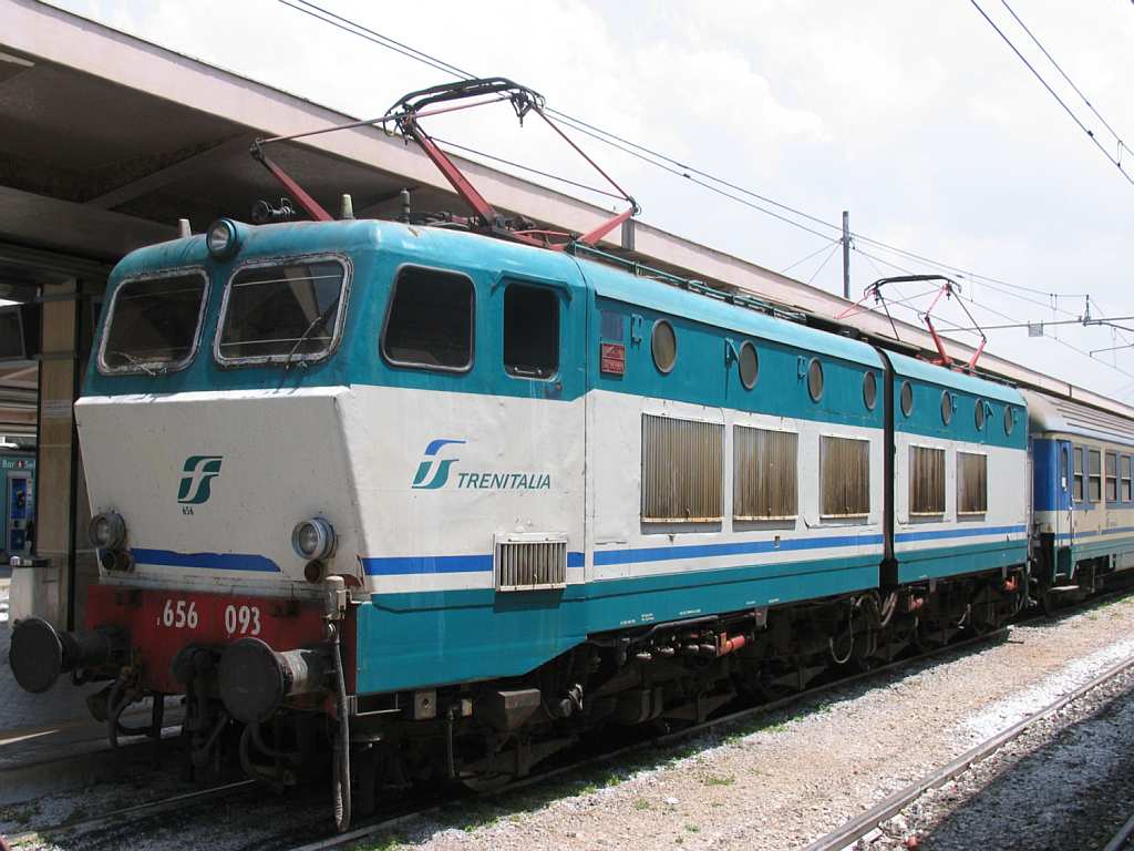 656 093 auf Bahnhof Palermo Centrale am 29-5-2008.