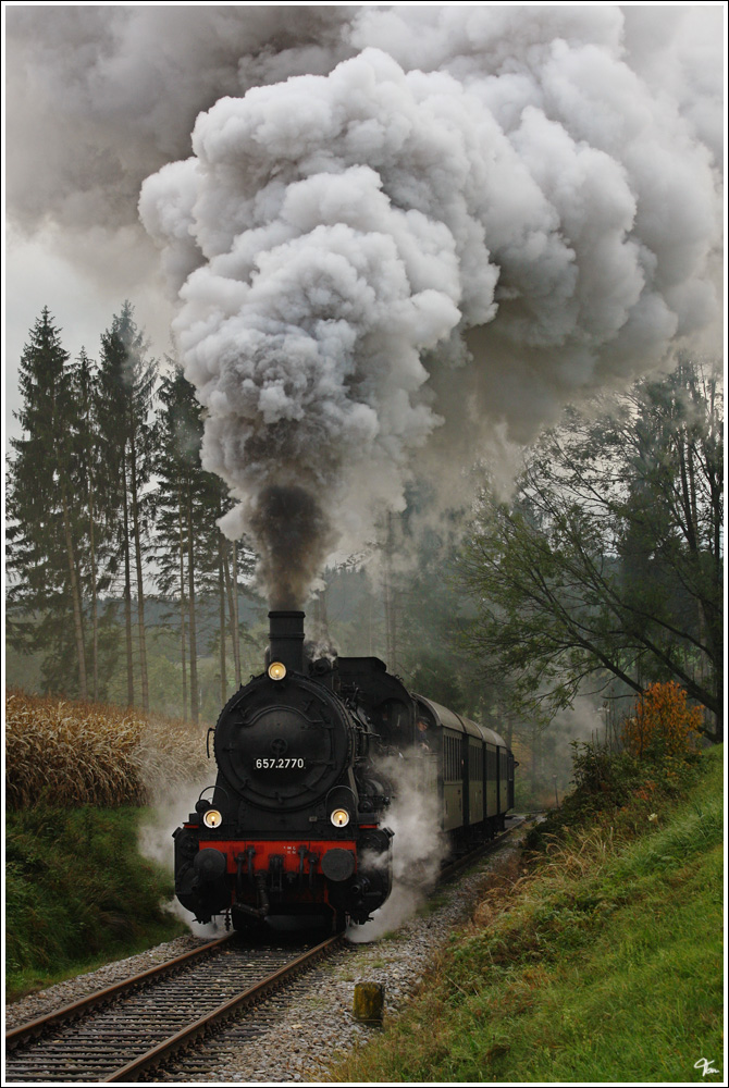 657.2770 fhrt auf der Museumsstrecke Ampflwang-Timelkam, hier nahe Timelkam. 4.10.2008