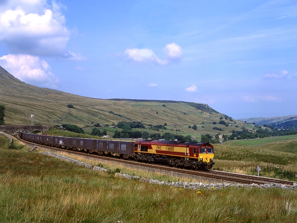 66018 erreicht den Scheitelpunkt Ais Gill zwischen Carlisle und Settle, 03.09.2010.